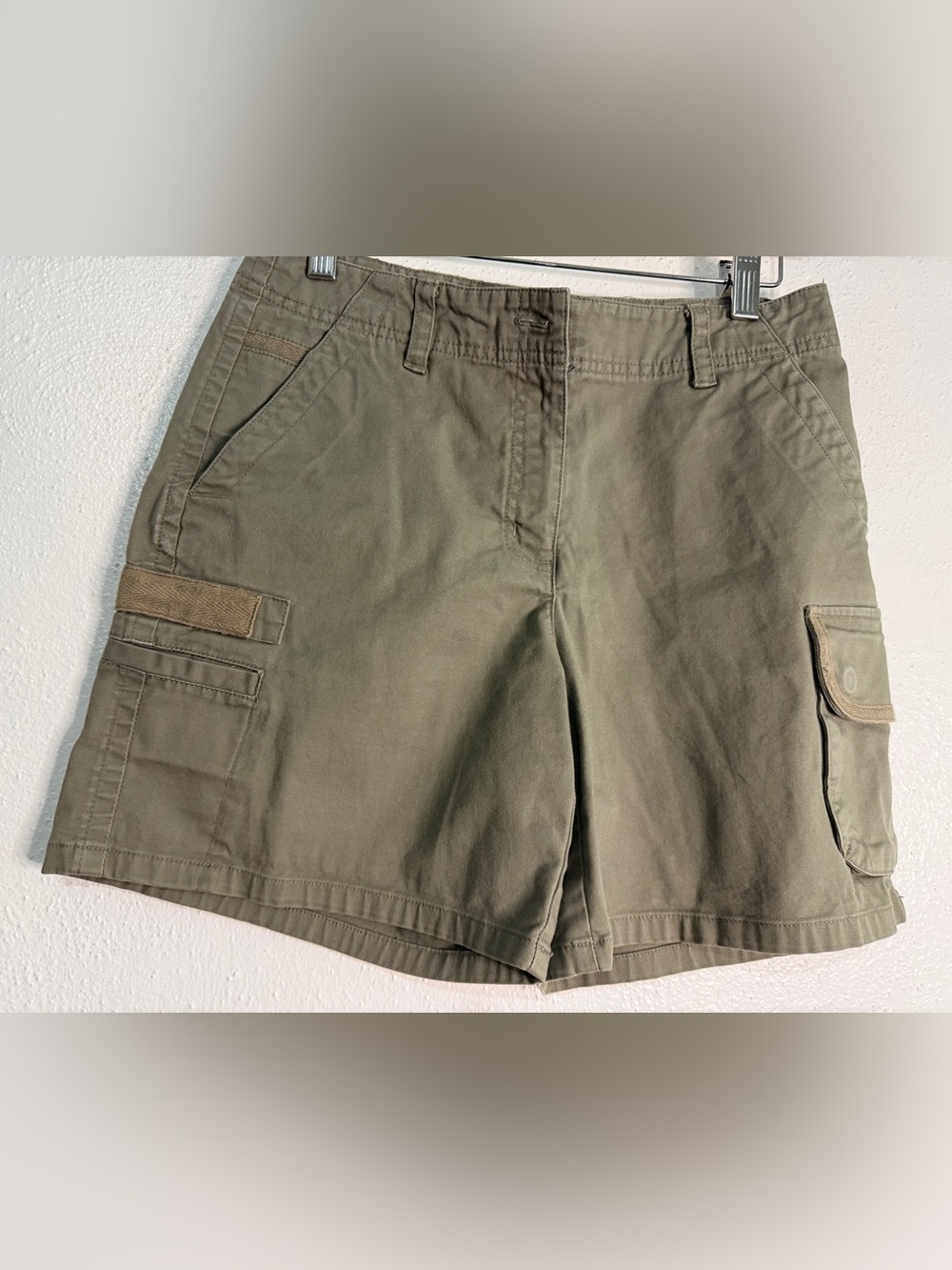 Talbots Women’s Olive Green Cargo Shorts. Cotton/Spandex. Sz 4. NWOT.
